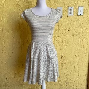Heather woman' s casual dress gray/ white size S